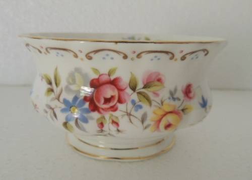 ROYAL ALBERT 22 PIECE TEA SET - "JUBILEE ROSE" - ABSOLUTELY ASTOUNDING