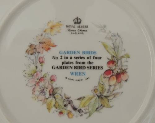 ROYAL ALBERT PLATE - GARDEN BIRDS SERIES " WREN "