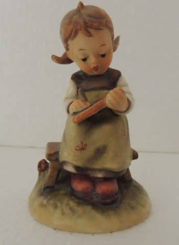 HUMMEL FIGURINE  - " BUSY STUDENT " # 367 DATED 1963