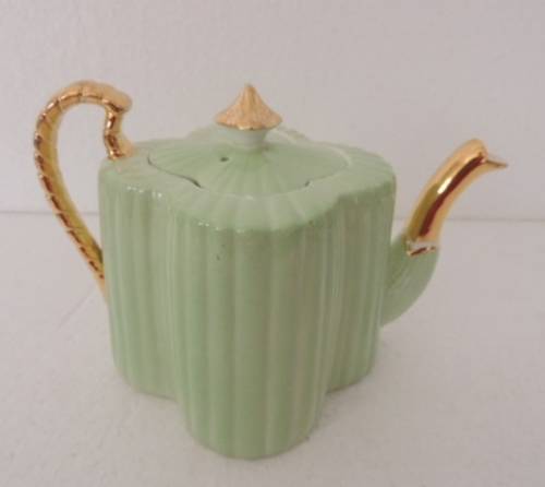 SHELLEY WILEMAN TEA FOR TWO TEA SET , 2 duos plus Shelley teaset for Christiane
