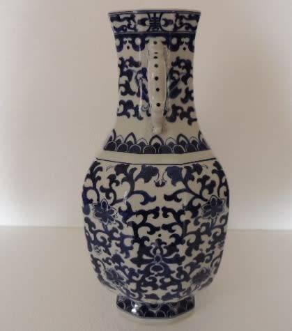 CHINESE TWIN HANDLE VASE