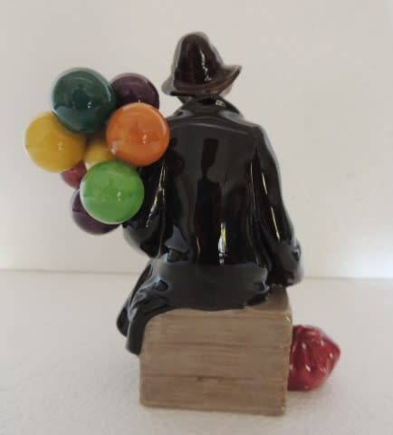 ROYAL DOULTON FIGURINE - "THE BALLOON MAN" HN 1954