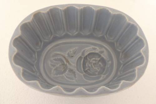 VINTAGE PORCELAIN JELLY MOULD