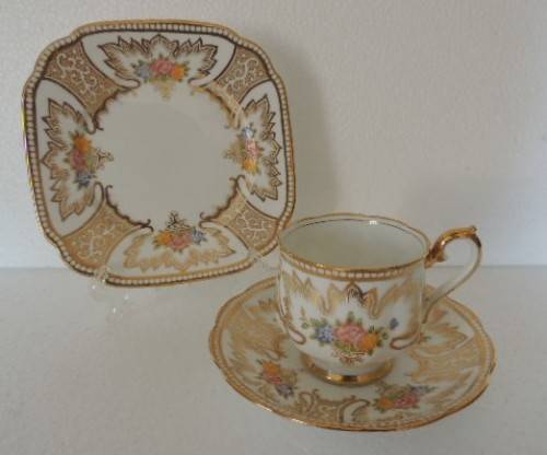 ROYAL ALBERT TRIO - UNNAMED - MAGNIFICENT