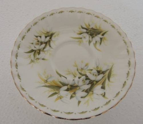 ROYAL ALBERT FLOWER OF THE MONTH TRIO JANUARY - "SNOWDROPS"