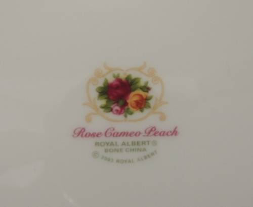 ROYAL ALBERT TRIO - "ROSE CAMEO PEACH", Trio A