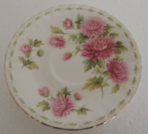 ROYAL ALBERT FLOWER OF THE MONTH DUO - NOVEMBER CHRYSANTHEMUM