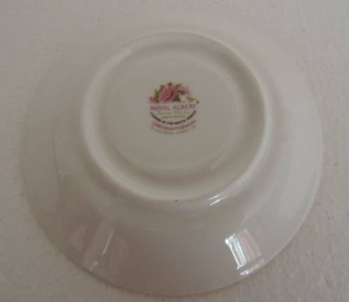 ROYAL ALBERT FLOWER OF THE MONTH DUO - NOVEMBER CHRYSANTHEMUM