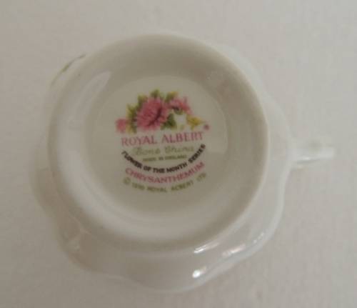 ROYAL ALBERT FLOWER OF THE MONTH DUO - NOVEMBER CHRYSANTHEMUM