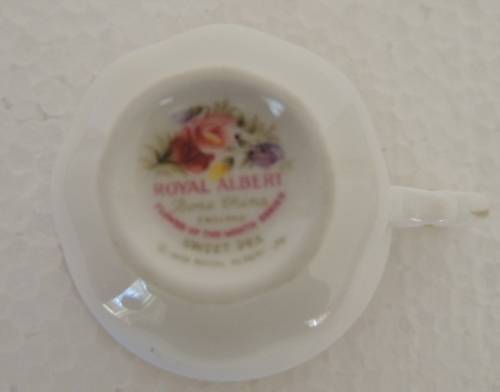 ROYAL ALBERT MINIATURE FLOWER OF THE MONTH DUO - APRIL