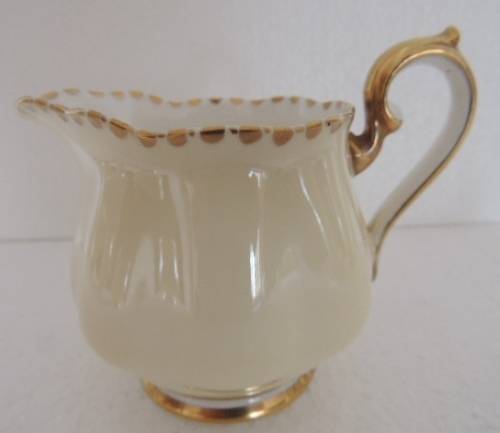 ROYAL ALBERT PART TEA SET - UNNAMED PATTERN