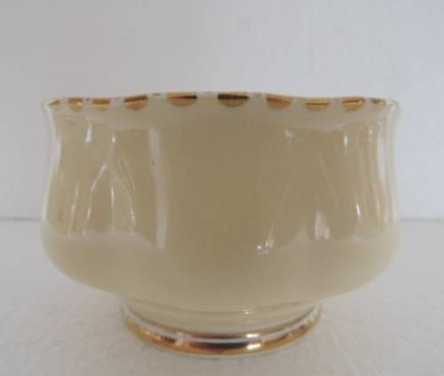 ROYAL ALBERT PART TEA SET - UNNAMED PATTERN