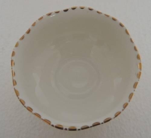 ROYAL ALBERT PART TEA SET - UNNAMED PATTERN