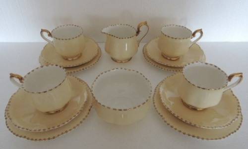 ROYAL ALBERT PART TEA SET - UNNAMED PATTERN