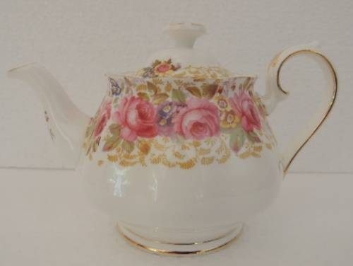 ROYAL ALBERT TEA FOR TWO - SERENA
