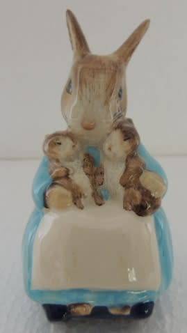ROYAL ALBERT BEATRIX POTTER - MRS RABBIT & BUNNIES