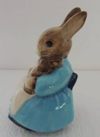 ROYAL ALBERT BEATRIX POTTER - MRS RABBIT & BUNNIES