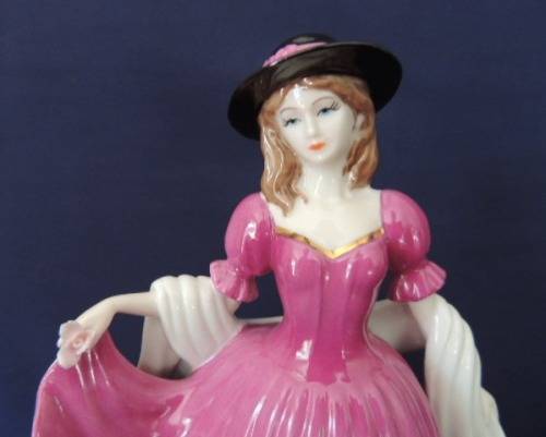 Two Leonardo Collection Figurines By Annie Rowe - 20 cm