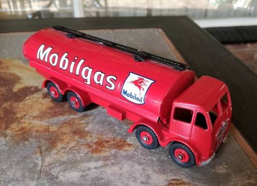 Foden 14 ton Tanker Mobilgas by Dinky Supertoys