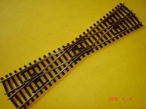 ROCO HO GAUGE 4550/42270 CROSSING IN EXCELLENT CONDITION.