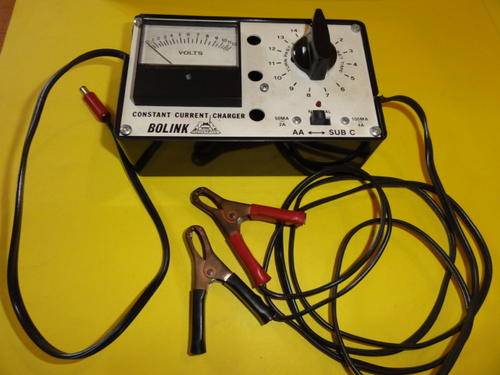 BOLINK 12 VOLT BATTERY CHARGER FOR RADIO CONTROLED BATTERIES.