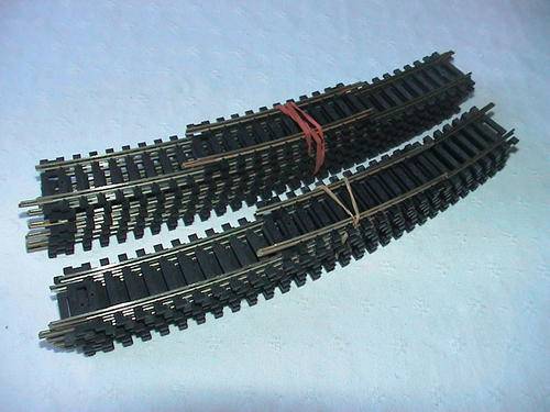 ATLAS HO GAUGE 12 X R 22 INCH CURVED TRACK AND 2 X 1/8th INCH CURVES IN EXCELLNT CONDITION