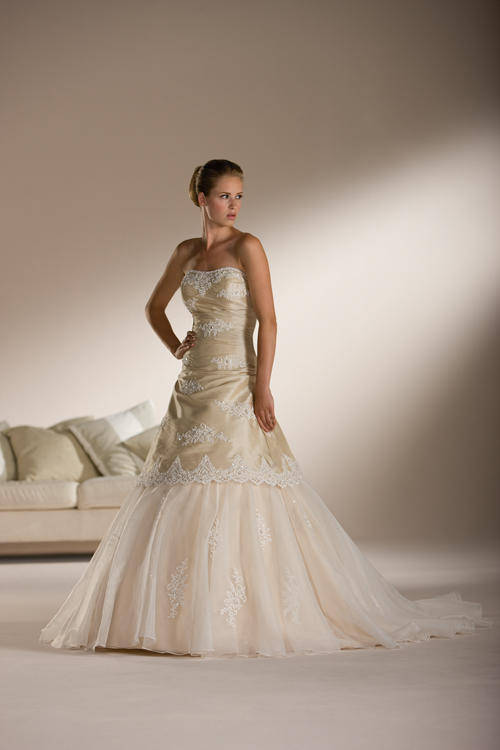 WEDDING DRESS (uow014)