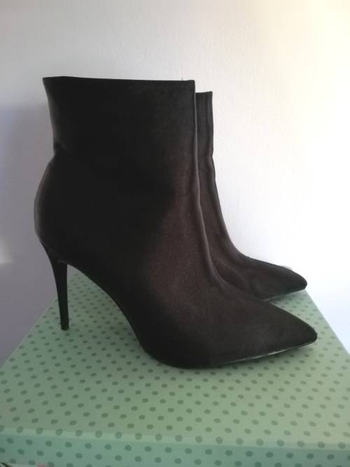 Black Satin Boots - Daily Friday (8)