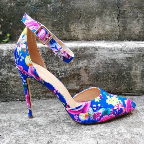 MISS BLACK FLORAL HEELS (8) - VERY RARE - NEW IN BOX
