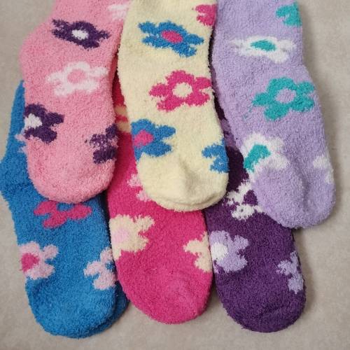 6 PAIRS OF LADIES SOFT WARM WINTER SOCKS - DAISIES