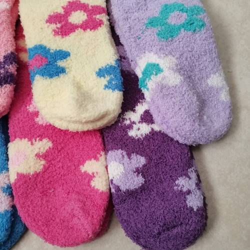 6 PAIRS OF LADIES SOFT WARM WINTER SOCKS - DAISIES