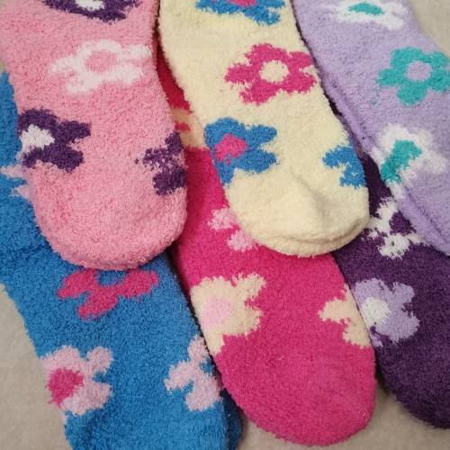 6 PAIRS OF LADIES SOFT WARM WINTER SOCKS - DAISIES