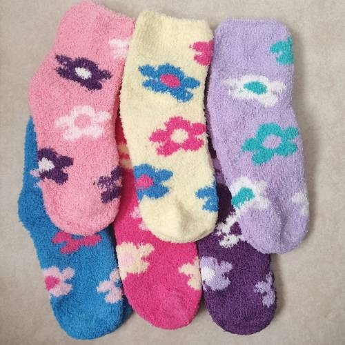 6 PAIRS OF LADIES SOFT WARM WINTER SOCKS - DAISIES