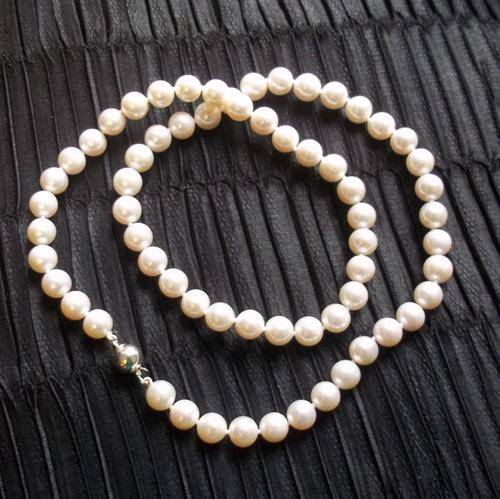 Genuine Pearl Necklace - Length 58cm (74 pearls in total)