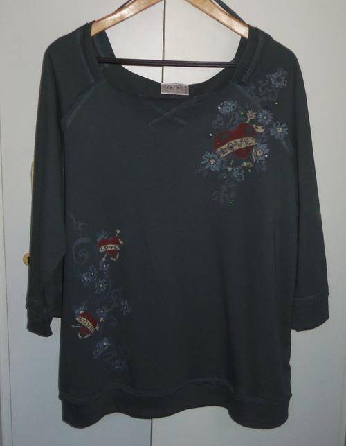Grey Top with 3/4 Sleeves and Front 'LOVE' Print - Size XX LARGE *** BRAND NEW ***