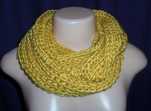 Warm Mustard Knitted Snood ** BRAND NEW ** Winter Must Have!