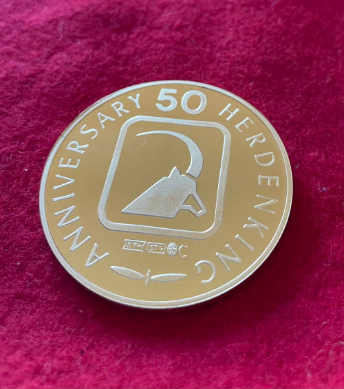 50th Anniversary Wildlife Medal 45mm Gilded Silver  (Giraffe)
