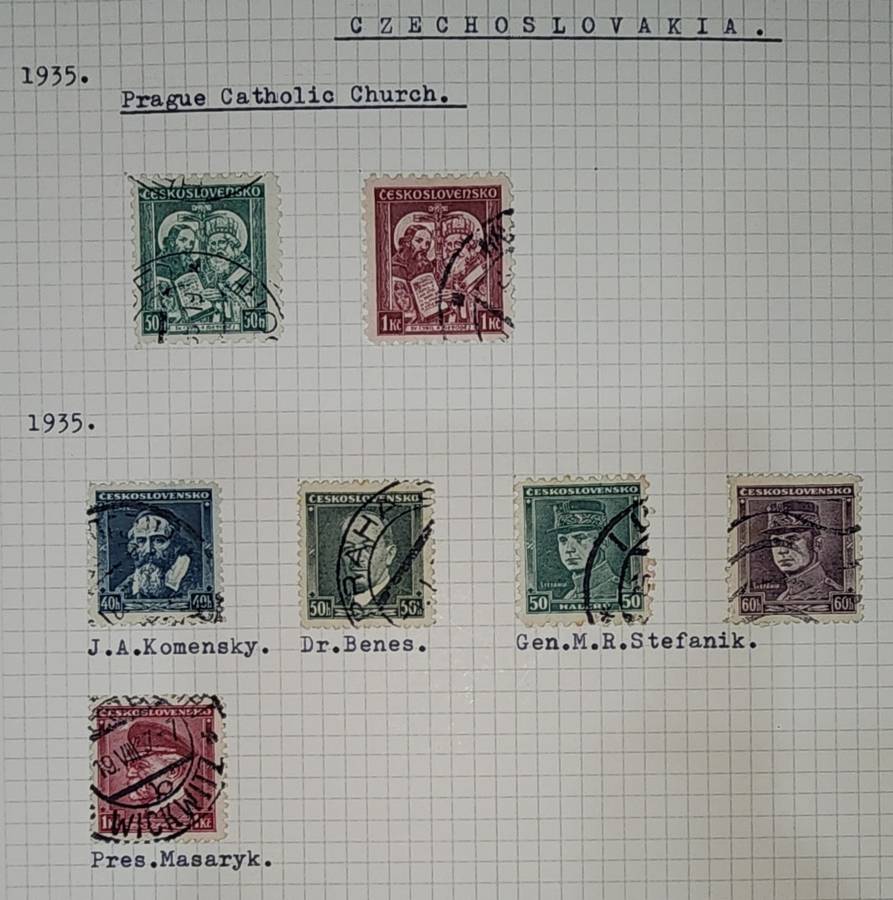 Box of 8x albums Russia and Czech mint complete sets