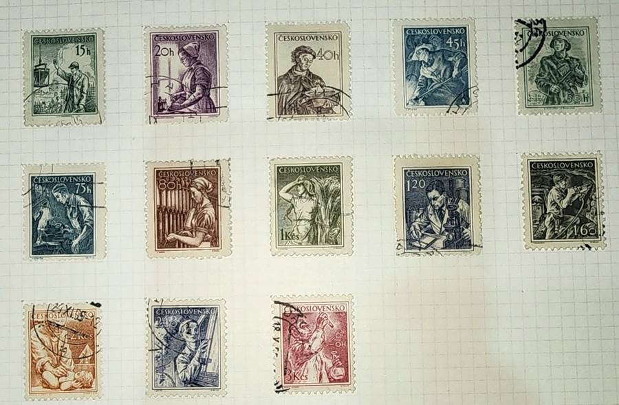 Box of 8x albums Russia and Czech mint complete sets