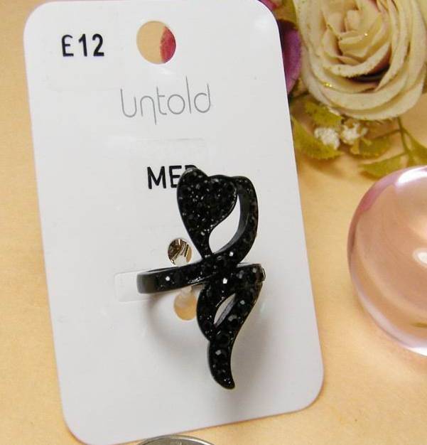 Elegant Black Vogue Heart Rings