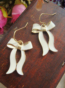 Vintage Fashion Gold White Enamel Bowknot Dangle Earrings