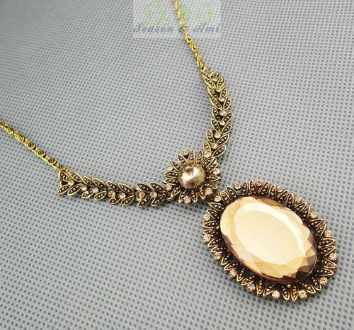 vintage style big rhinestone necklace