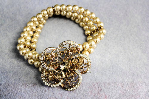 hollow flower pearl bracelet