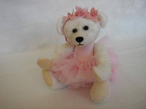 Rosebud : a bear who loves ballet