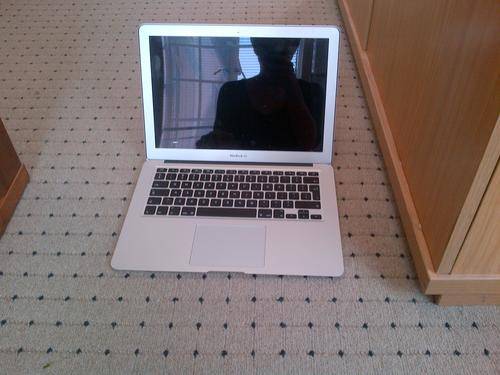 Macbook Air 13" LED Widescreen Notebook