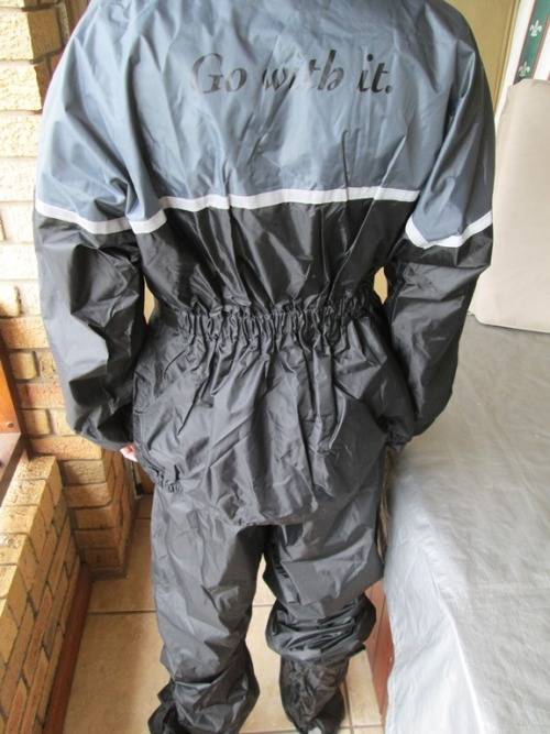 VUKA SCUTA- MOTORBIKE FULL PROTECTIVE RAIN SUIT