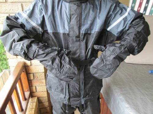VUKA SCUTA- MOTORBIKE FULL PROTECTIVE RAIN SUIT
