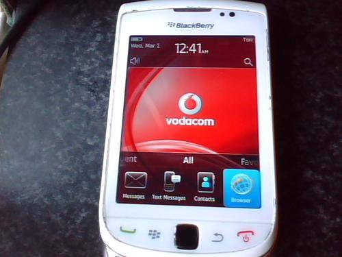 White Blackberry Torch 9800 + Charger (Shipping R60exc Ins)