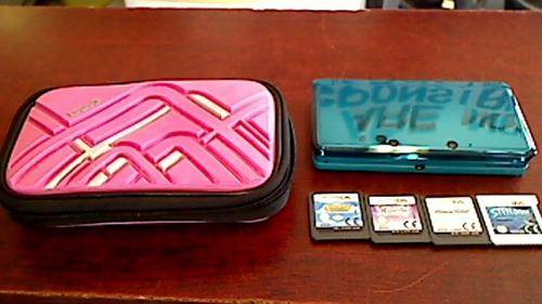 Nintendo 3DS + 4 x Games + Memory Card + Pouch + Charger