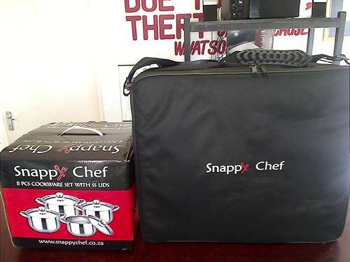 Snappy-Chef Induction Cooker + Carry Bag + 8 Piece Snappy Chef Cookware Set